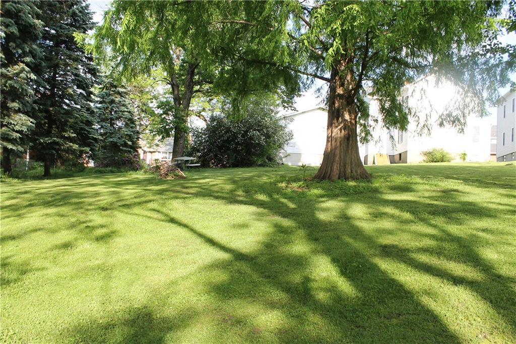 11 Braddock Rd Avenue Mount Pleasant, PA 15666 - Photo 5 of 10 back yard
