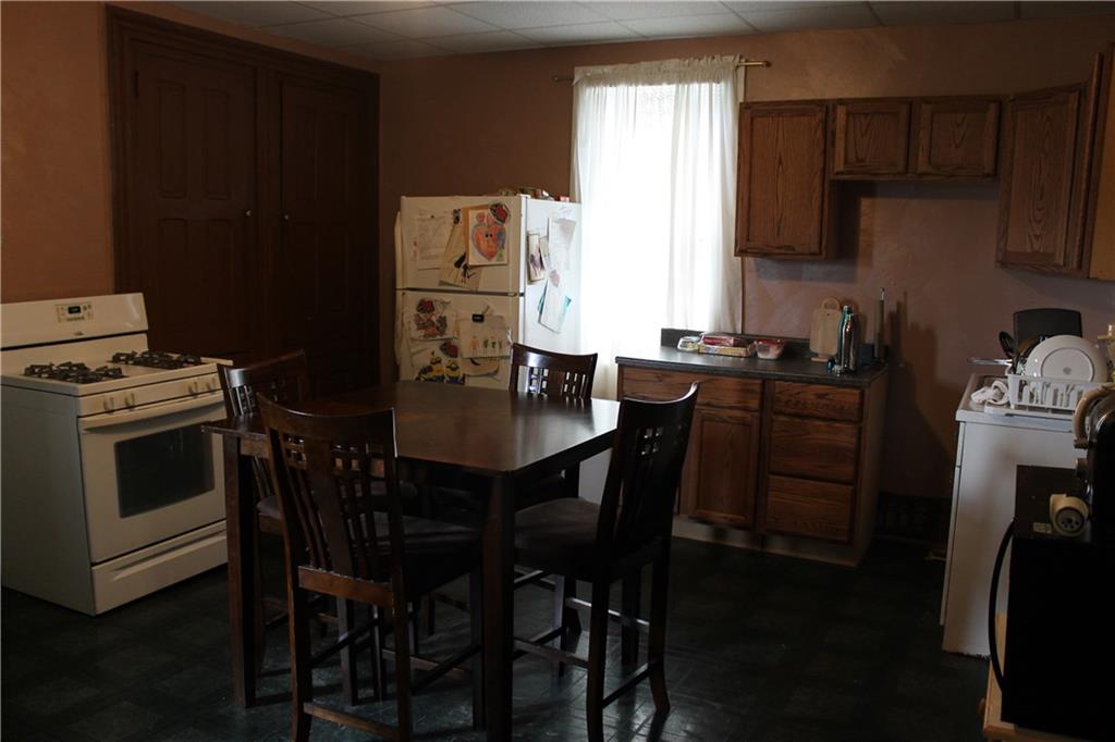 11 Braddock Rd Avenue Mount Pleasant, PA 15666 - Photo 8 of 10 kitchen