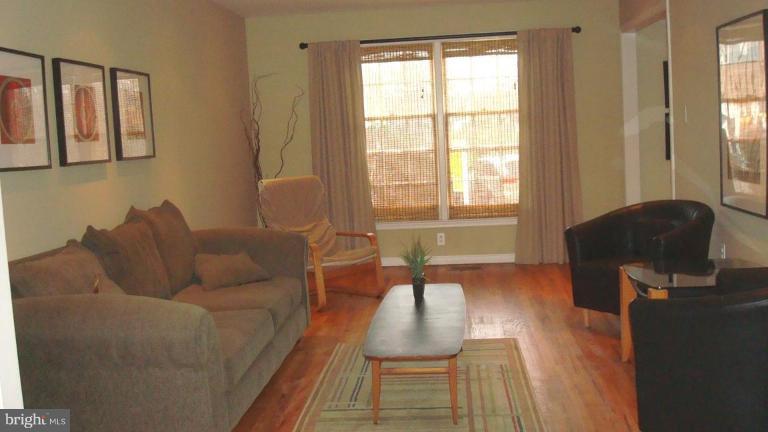 7003 Leestone Street Springfield, VA 22151 - Photo 2 of 7 Living Room