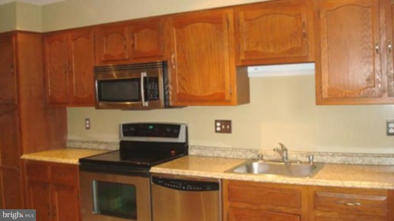7003 Leestone Street Springfield, VA 22151 - Photo 5 of 7 Kitchen