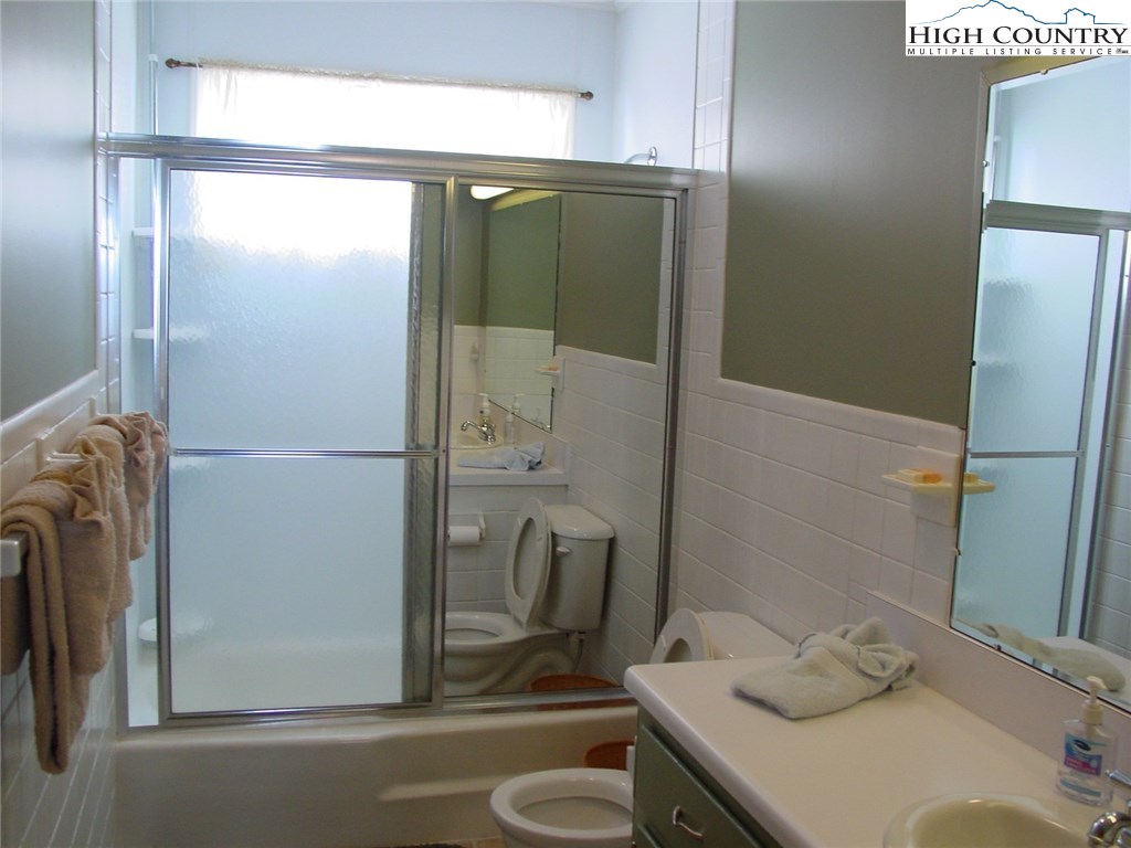 221 Alpine Road Blowing Rock, NC 28605 - Photo 10 of 16 Gallery Image 10