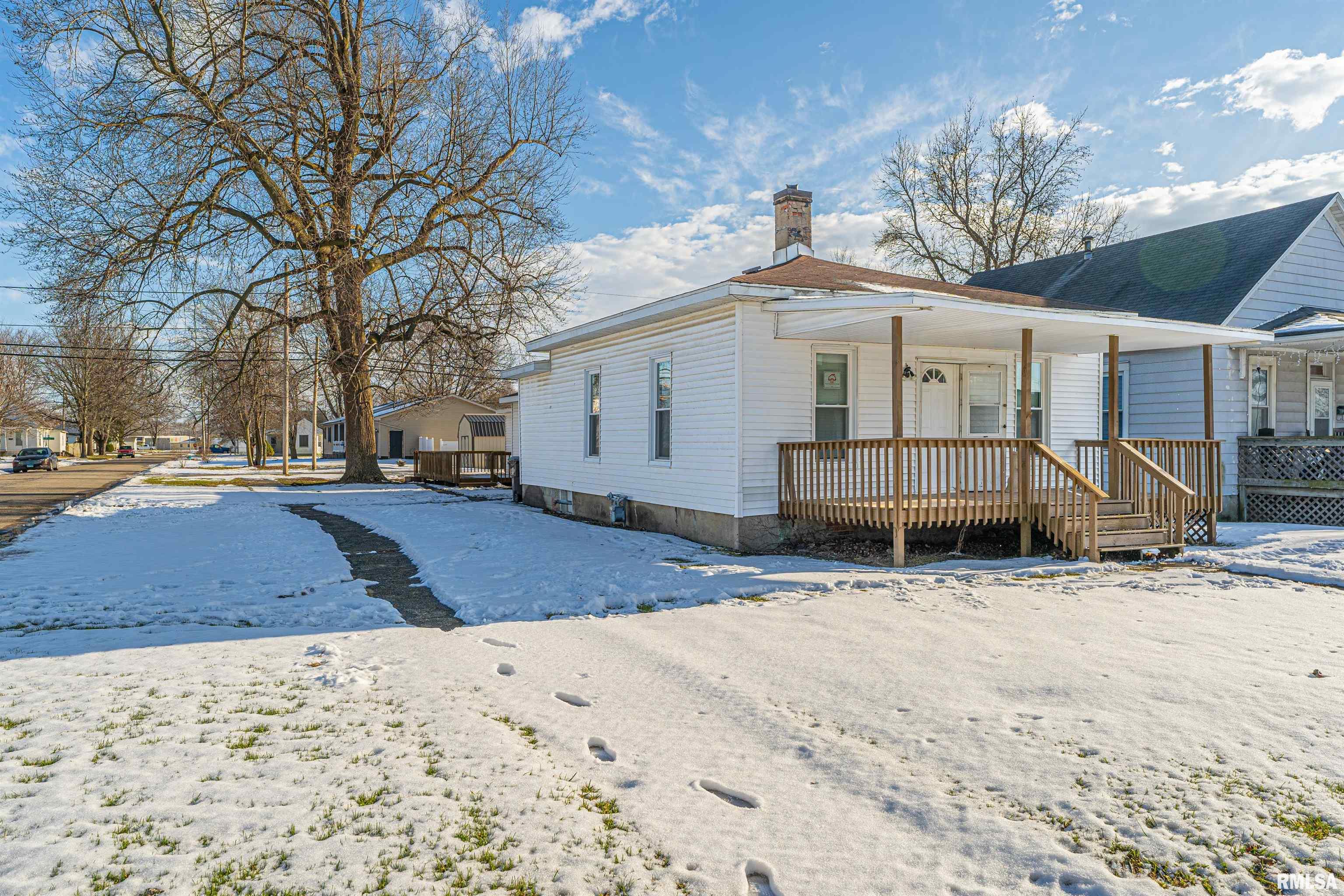 728 North Kickapoo Street Lincoln, IL 62656 - Photo 1 of 23 Gallery Image 1