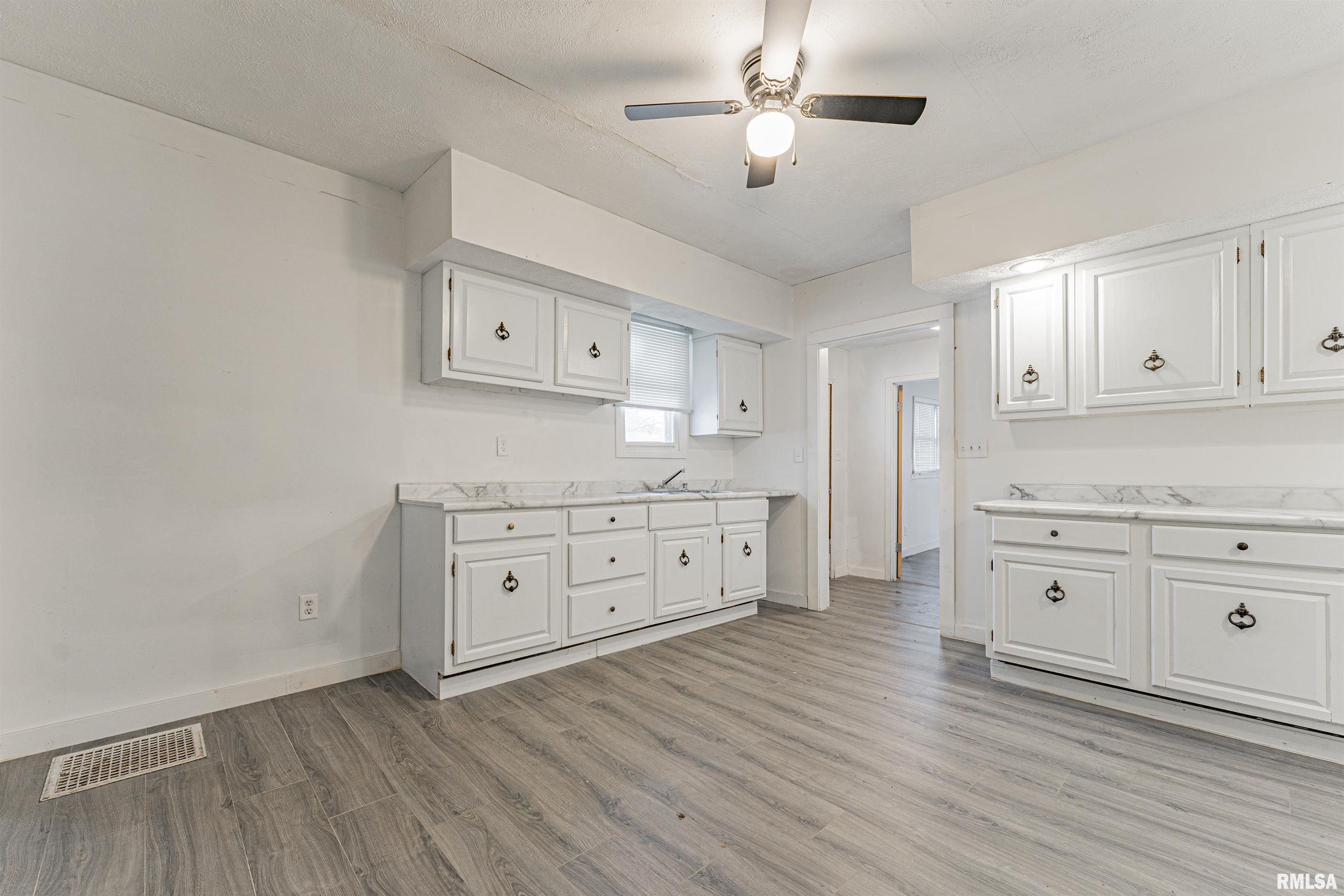 728 North Kickapoo Street Lincoln, IL 62656 - Photo 15 of 23 Gallery Image 15