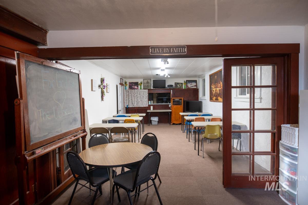 736 East Main Street Weiser, ID 83672 - Photo 12 of 33 Dining area with light carpet