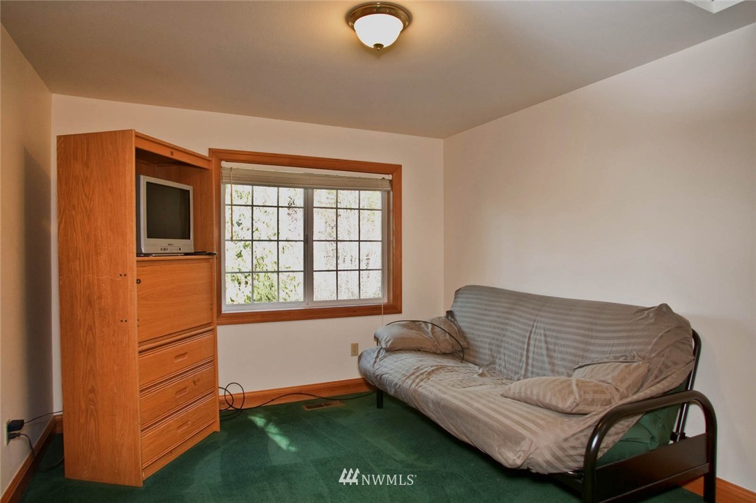 4013 Grove Road Northwest Olympia, WA 98502 - Photo 11 of 17 Gallery Image 11