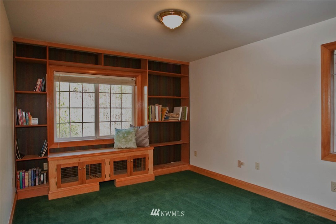 4013 Grove Road Northwest Olympia, WA 98502 - Photo 12 of 17 Gallery Image 12