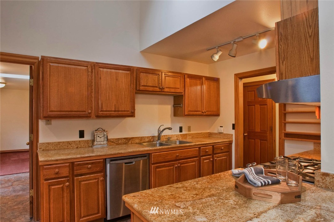 4013 Grove Road Northwest Olympia, WA 98502 - Photo 6 of 17 Gallery Image 6