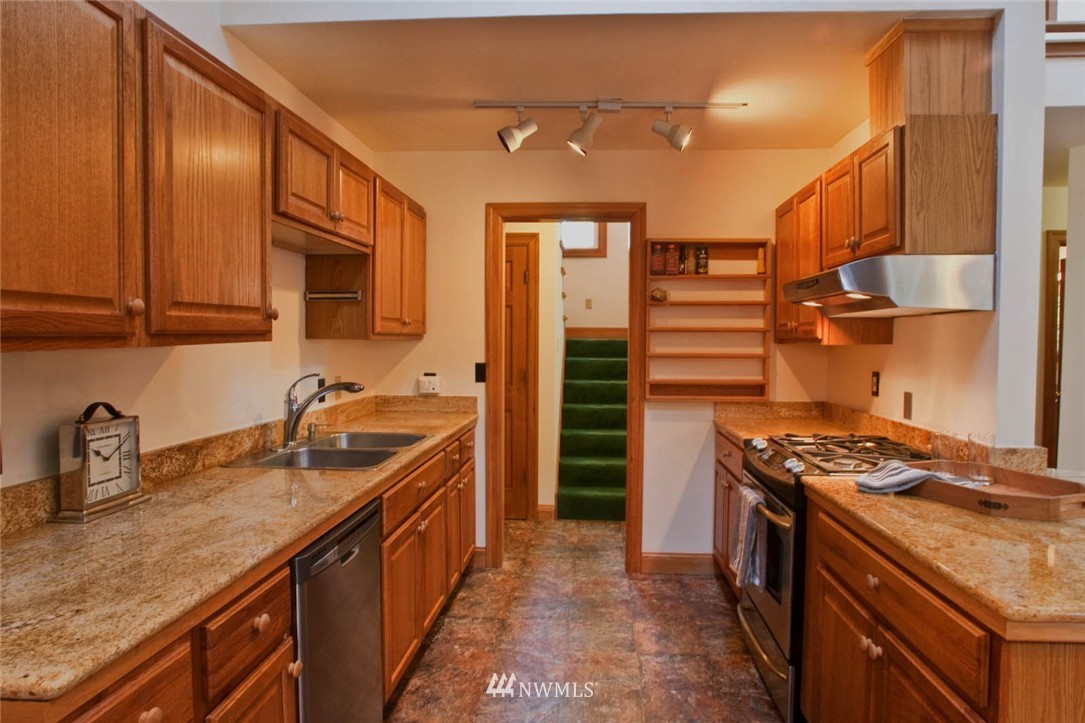 4013 Grove Road Northwest Olympia, WA 98502 - Photo 8 of 17 Gallery Image 8