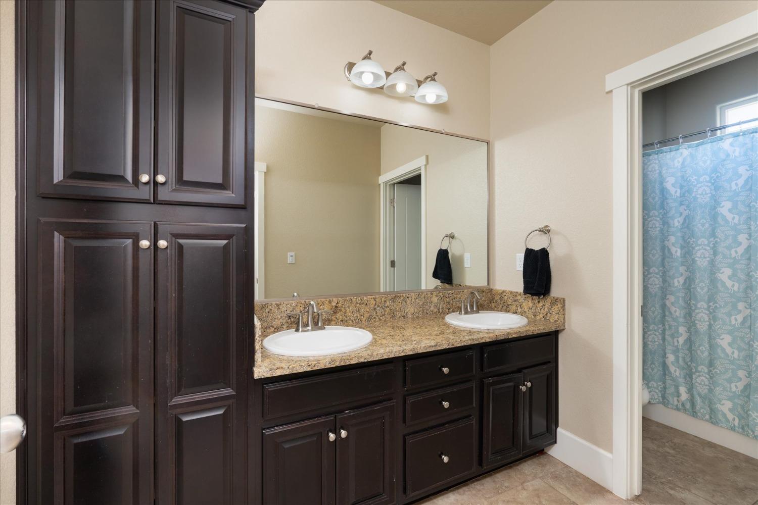 1619 Piccadilly Lane Clovis, CA 93619 - Photo 25 of 34