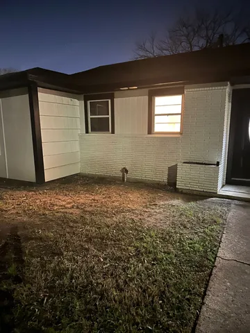 $1,900 | 119 Lakewood Drive, Baytown, TX 77520