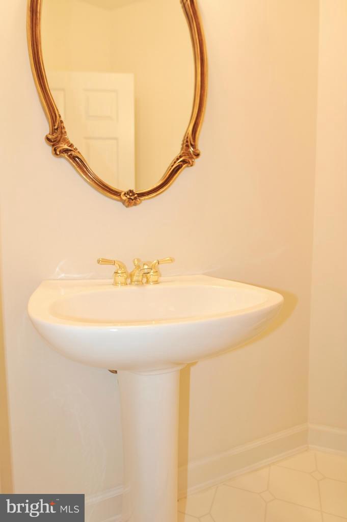 6349 Simmer Circle Springfield, VA 22150 - Photo 11 of 25 Powder Room