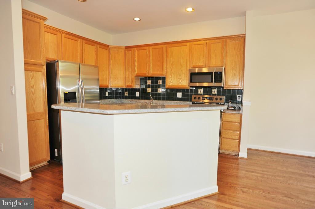 6349 Simmer Circle Springfield, VA 22150 - Photo 5 of 25 Kitchen