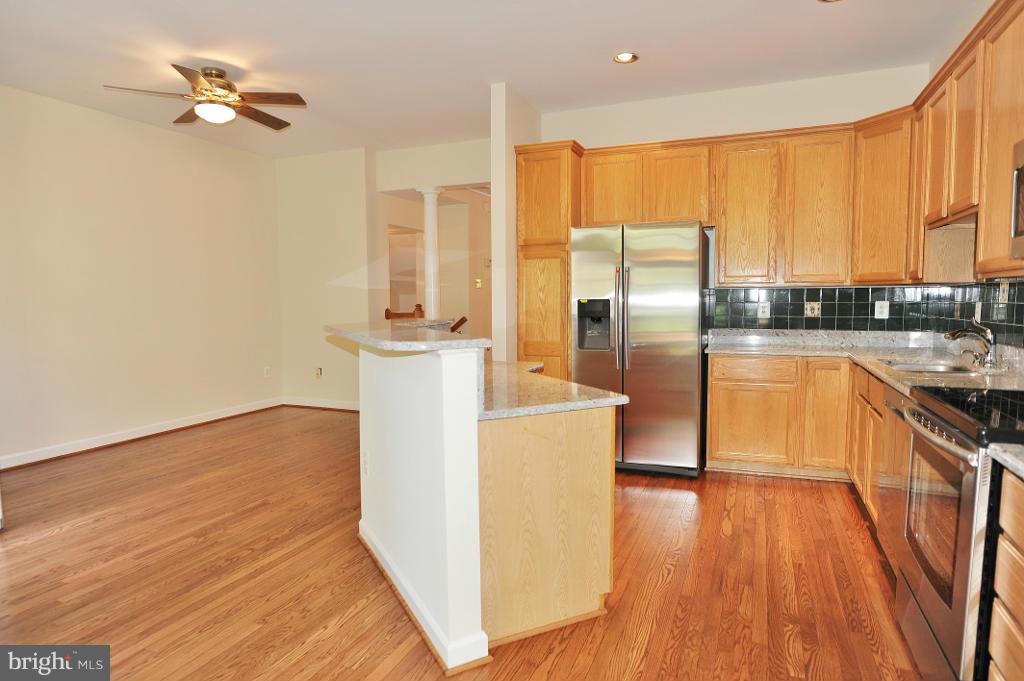 6349 Simmer Circle Springfield, VA 22150 - Photo 6 of 25 Kitchen