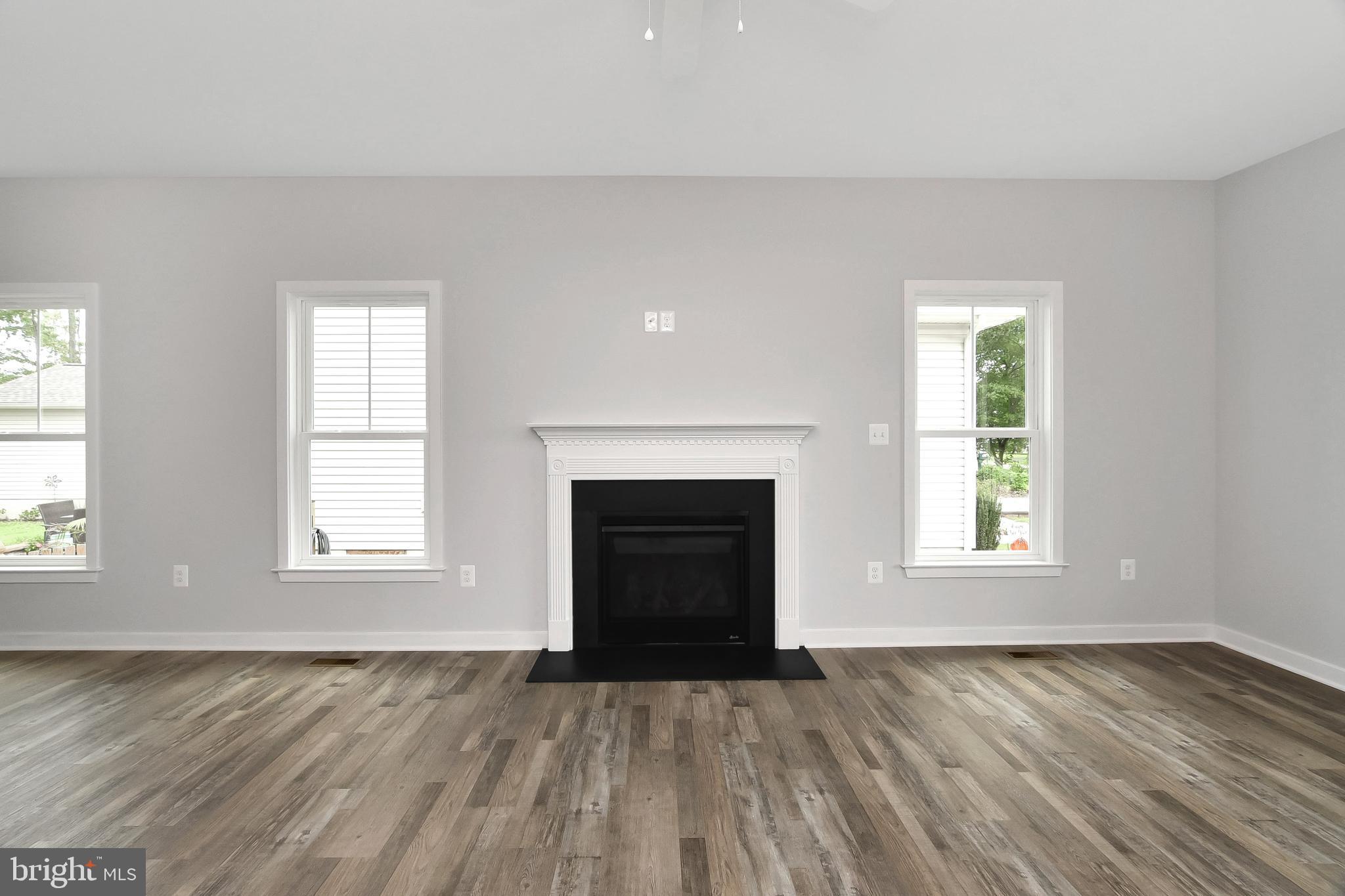 324 3rd Colonial Beach Colonial Beach, VA 22443 - Photo 5 of 10 Gas Fireplace