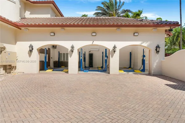 a front view of house with yard