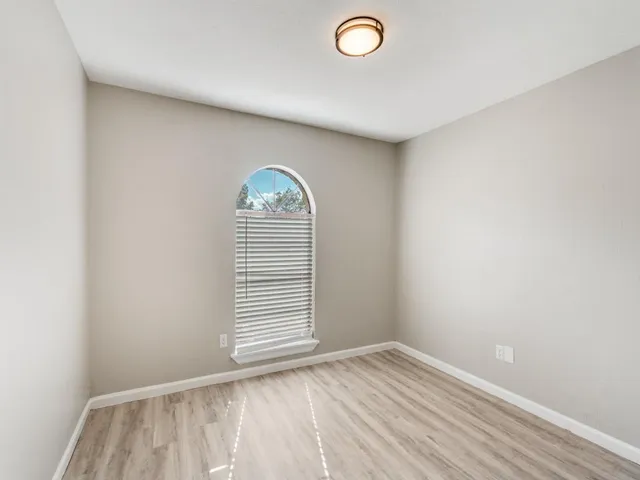 a view of empty room with window