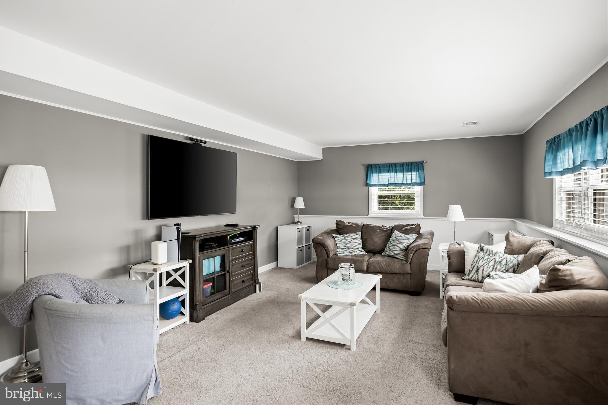 712 Hilltop Road Cinnaminson, NJ 08077 - Photo 19 of 40 Family Room