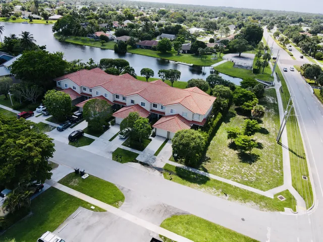$300,000 | 12760 Westhampton Circle, Wellington, FL 33414