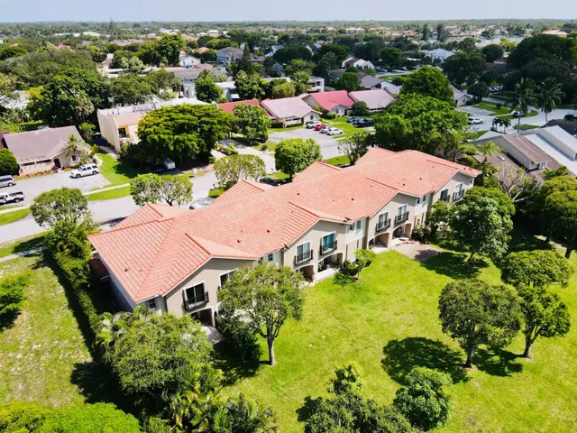 $300,000 | 12760 Westhampton Circle, Wellington, FL 33414