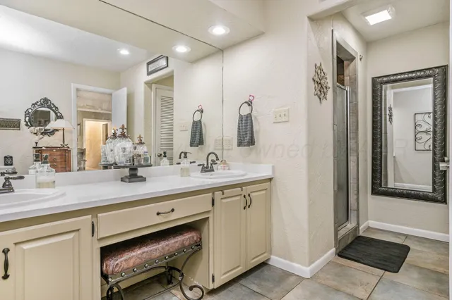 a view of a workspace with furniture