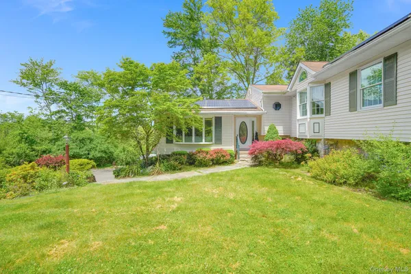 $674,900 | 10 Eisgruber Park Lane, Highland, NY 12528