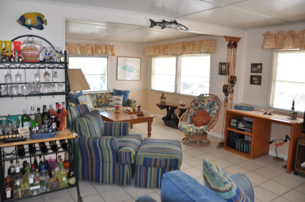 19 Swallow Road Key Largo, FL 33037 - Photo 12 of 15 Living Area