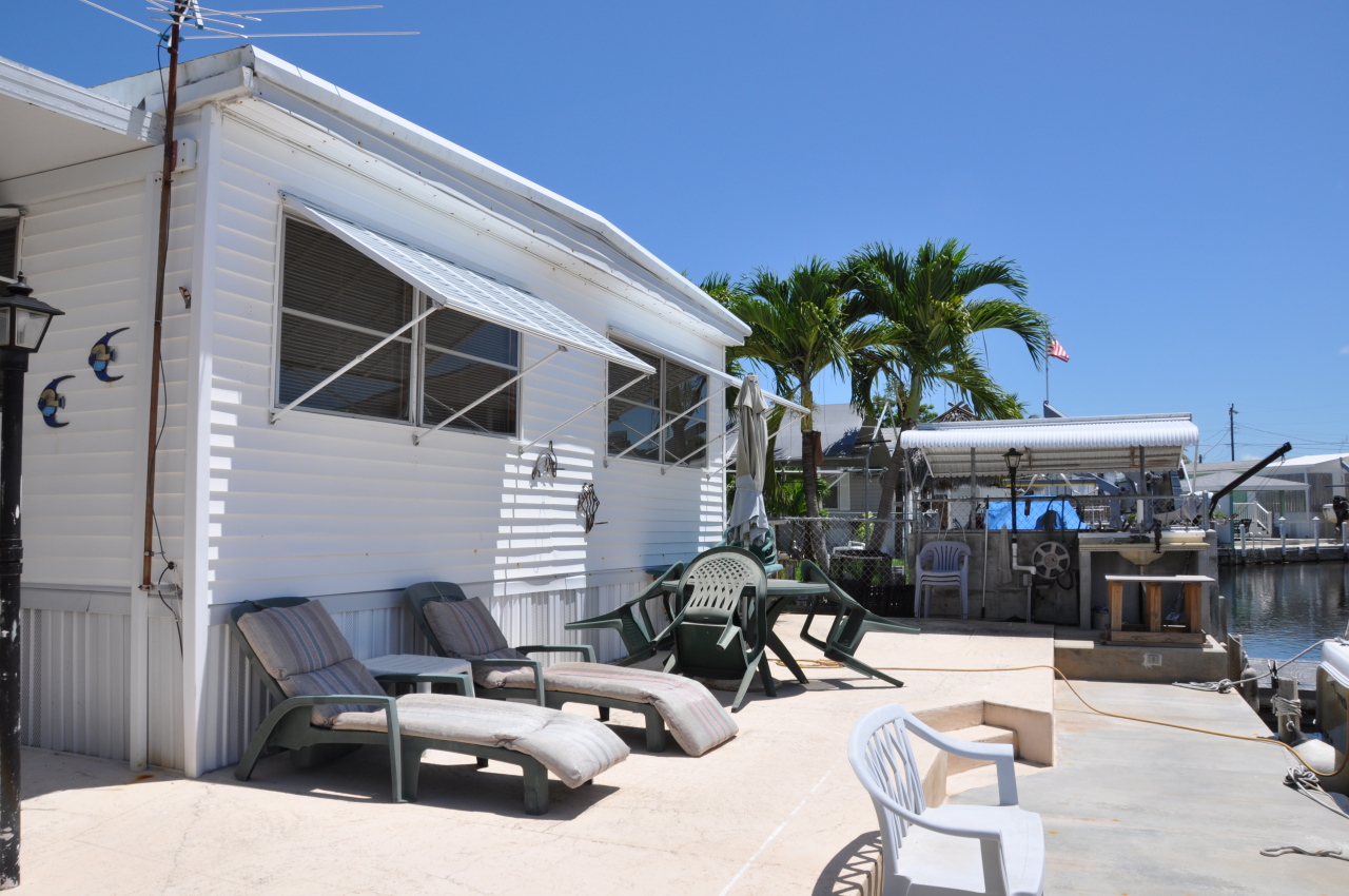 19 Swallow Road Key Largo, FL 33037 - Photo 5 of 15 Rear View