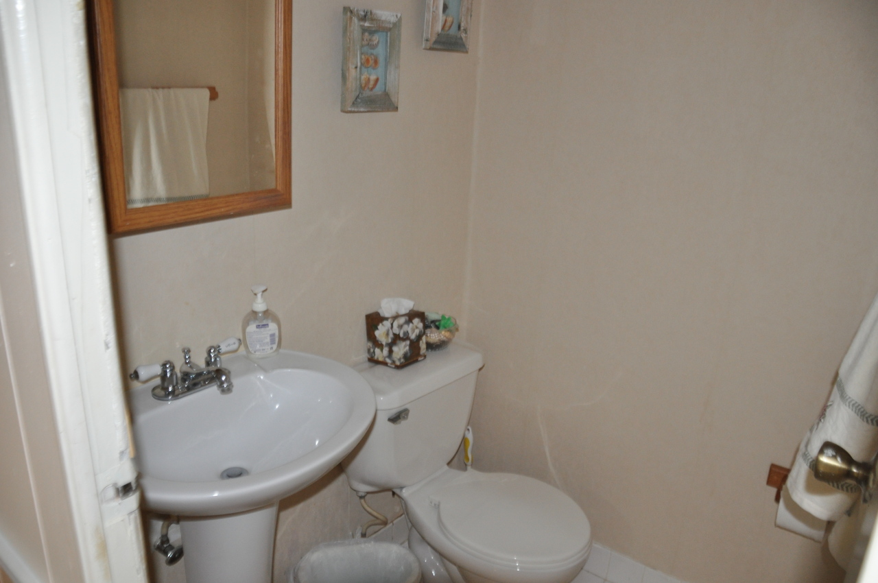 19 Swallow Road Key Largo, FL 33037 - Photo 8 of 15 Half Bath