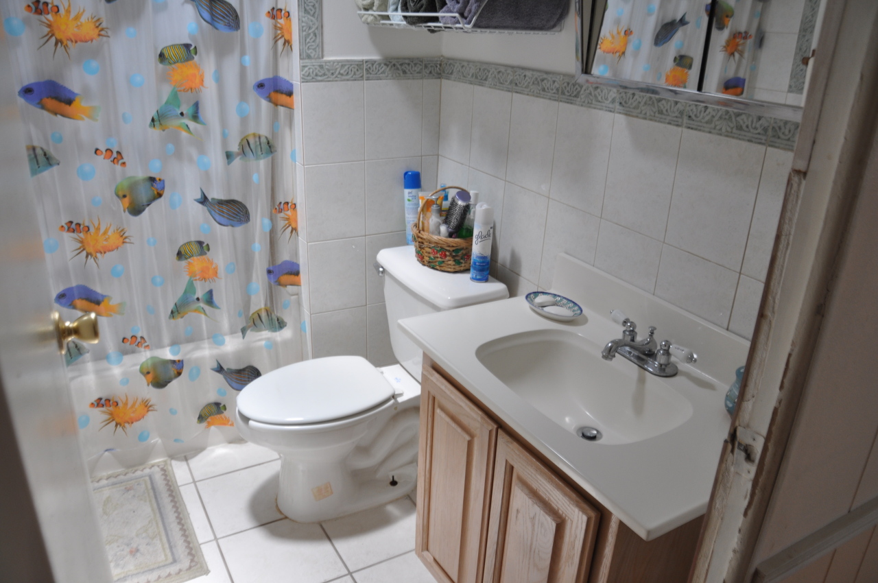 19 Swallow Road Key Largo, FL 33037 - Photo 9 of 15 Full Bath