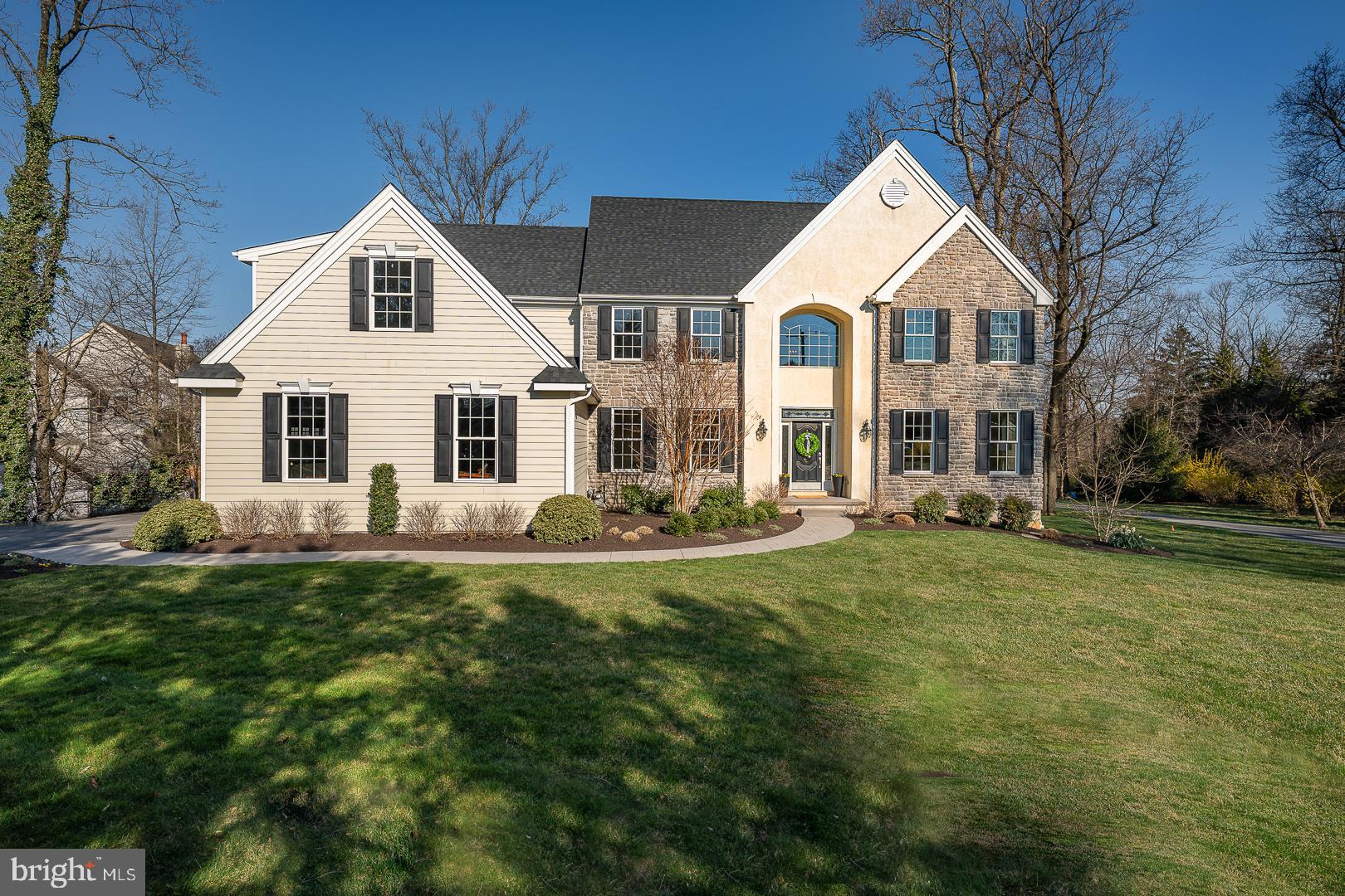 Welcome to 1475 Russell Road