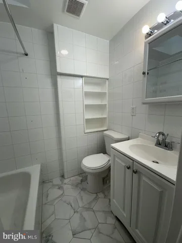 $1,500 | 146-48 South Street, Philadelphia, PA 19147