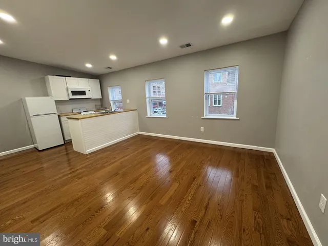 $1,500 | 146-48 South Street, Philadelphia, PA 19147