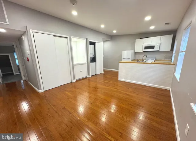 $1,500 | 146-48 South Street, Philadelphia, PA 19147