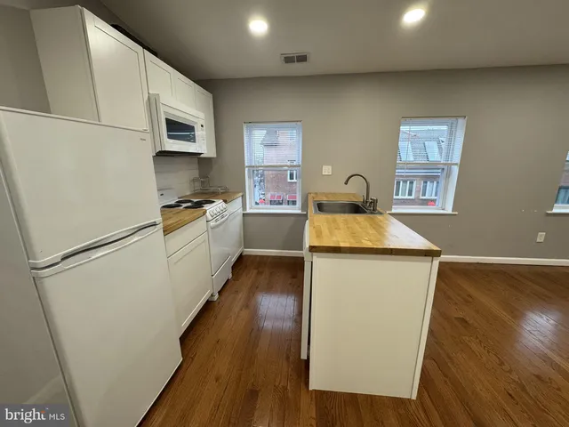 $1,500 | 146-48 South Street, Philadelphia, PA 19147