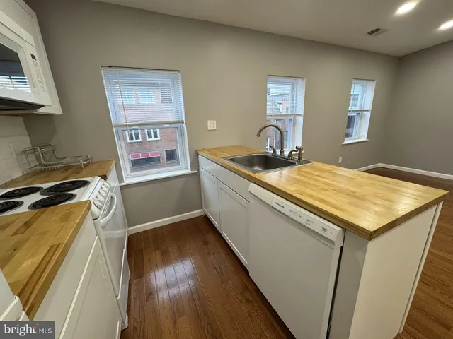$1,500 | 146-48 South Street, Philadelphia, PA 19147