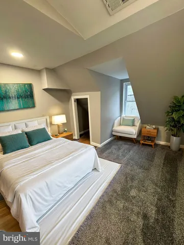 $1,500 | 146-48 South Street, Philadelphia, PA 19147