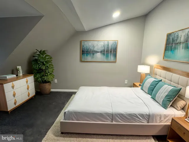 $1,500 | 146-48 South Street, Philadelphia, PA 19147