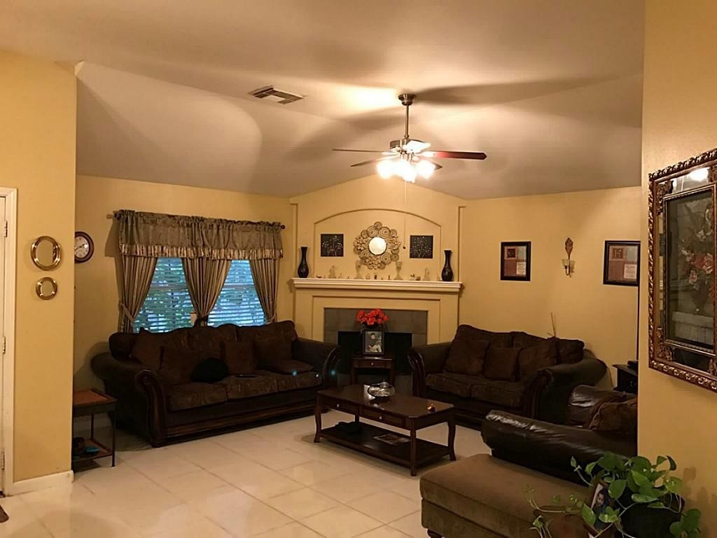 1706 Riane Lane Houston, TX 77049 - Photo 9 of 10