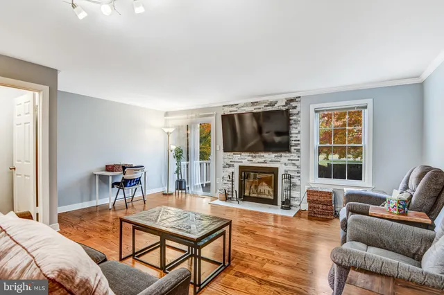 $639,900 | 10344 Granite Creek Lane, Oakton, VA 22124