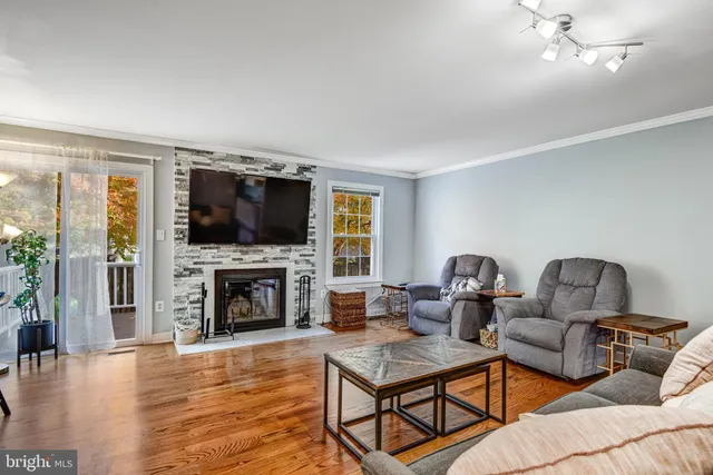 $639,900 | 10344 Granite Creek Lane, Oakton, VA 22124