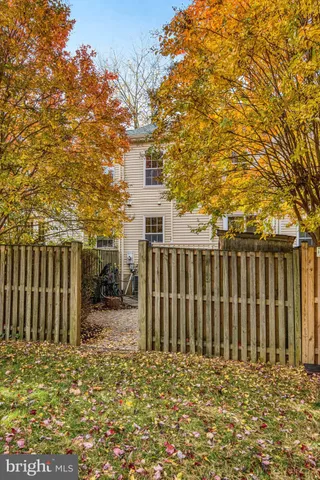 $639,900 | 10344 Granite Creek Lane, Oakton, VA 22124