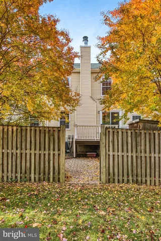 $639,900 | 10344 Granite Creek Lane, Oakton, VA 22124