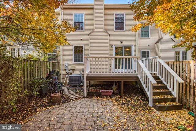 $639,900 | 10344 Granite Creek Lane, Oakton, VA 22124