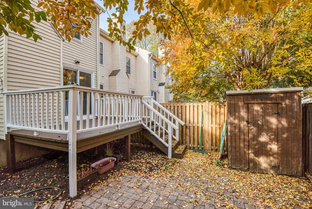 $639,900 | 10344 Granite Creek Lane, Oakton, VA 22124