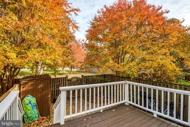 $639,900 | 10344 Granite Creek Lane, Oakton, VA 22124