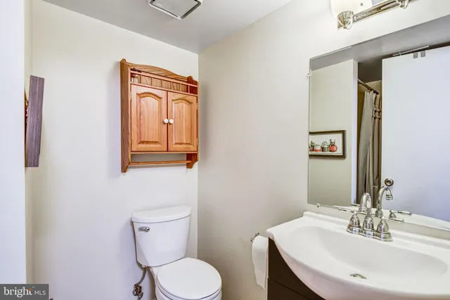 $639,900 | 10344 Granite Creek Lane, Oakton, VA 22124