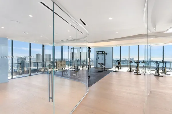 $9,250 | 1000 Brickell Plaza, Unit 2701, Miami, FL 33131