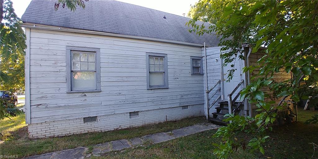 810 West English Road High Point, NC 27262 - Photo 2 of 50 Right Front Corner
