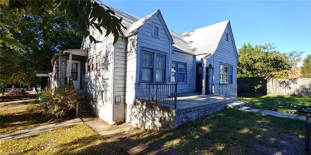 810 West English Road High Point, NC 27262 - Photo 13 of 50 Left Corner & Front