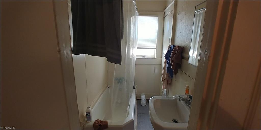 810 West English Road High Point, NC 27262 - Photo 21 of 50 810-A bathroom